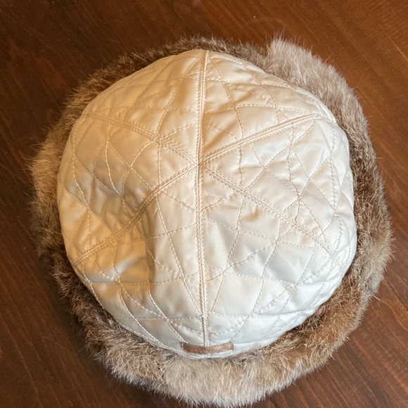 Columbia quilted beanie with fur trim. - Picture 2 of 6